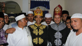 Hadiri Peringatan Tsunami Aceh, Ustadz Abdul Somad Disambut Bahagia Ribuan Santri